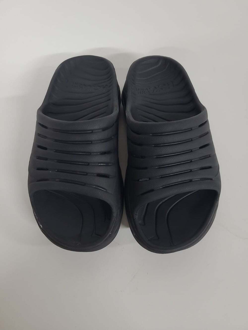 Hoka One One Slides Women's Size 8 Black Recovery Sandals